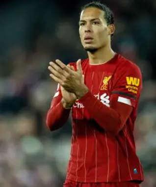 韦斯·布朗：费迪南德在个人能力上更胜范戴克一筹